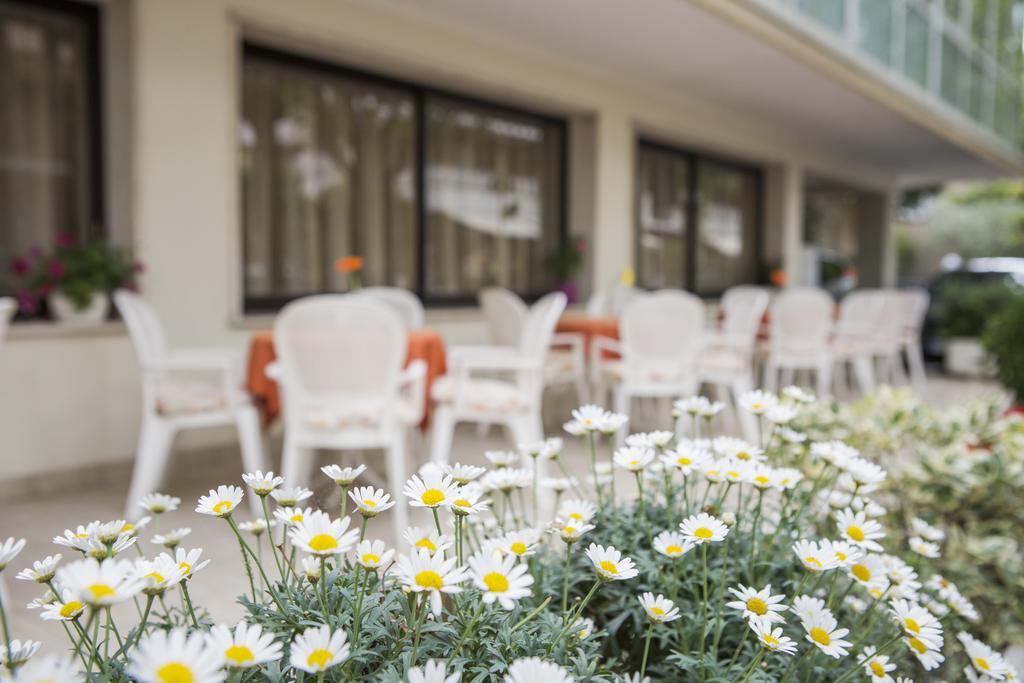 Hotel Villa Tosi Bellaria-Igea Marina Eksteriør billede